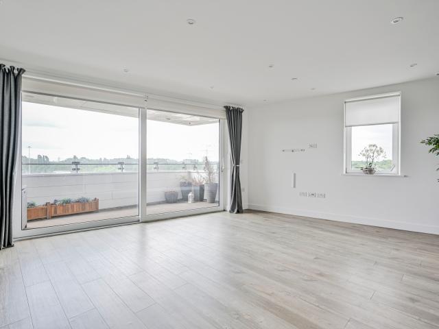 2 Bedrooms Flat for Rent in Beck Square, Leyton | Foxtons