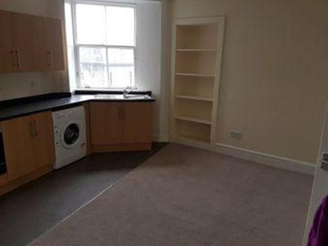 2 Bedrooms Flat for rent in Broomlands Street, Paisley, Renfrewshire PA1