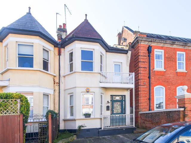 2 Bedrooms Flat for Rent in Bulwer Road | Foxtons