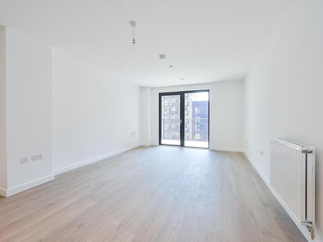 2 Bedrooms Flat for Rent in Burlington Road | Foxtons