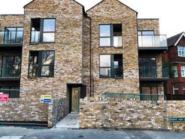 2 Bedrooms Flat for rent in Burnt Ash Lane, Bromley BR1