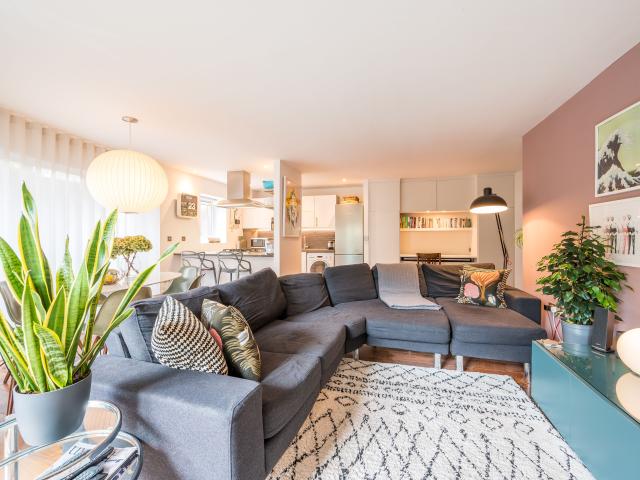 2 Bedrooms Flat for Rent in Goldsmiths Row | Foxtons