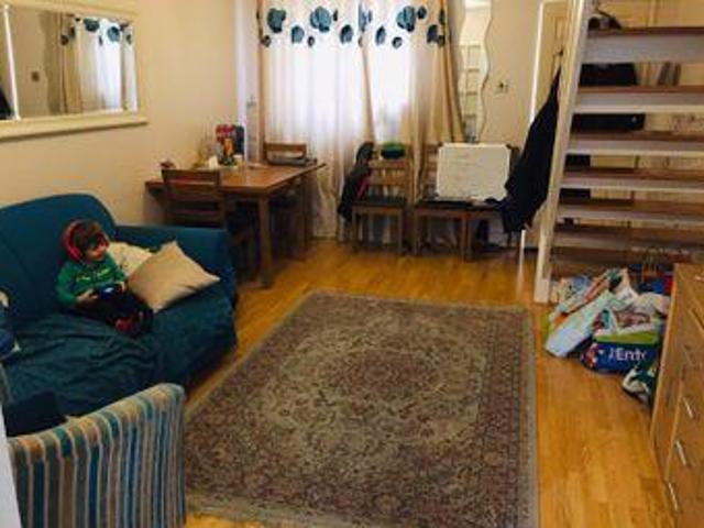 2 Bedrooms Flat for rent in Greenacre Close, Northolt UB5