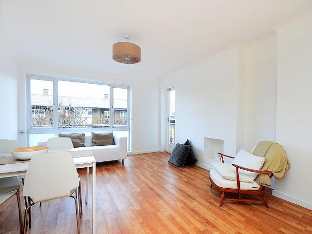 2 Bedrooms Flat for Rent in Dora Street | Foxtons