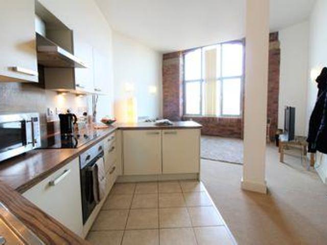 2 Bedrooms Flat for rent in Dewsbury Road, Elland HX5