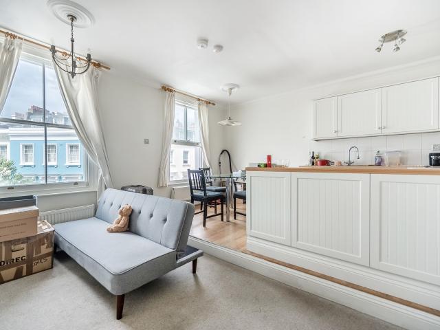 2 Bedrooms Flat for Rent in Denbigh Street | Foxtons