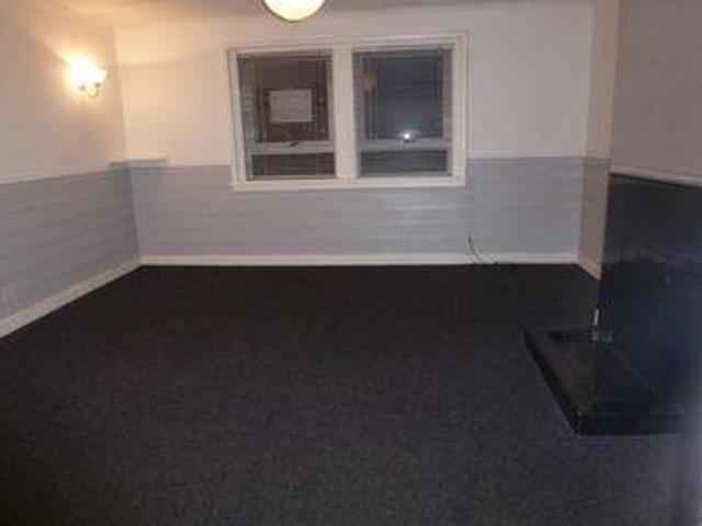 2 Bedrooms Flat for rent in East Main Street, Darvel KA17