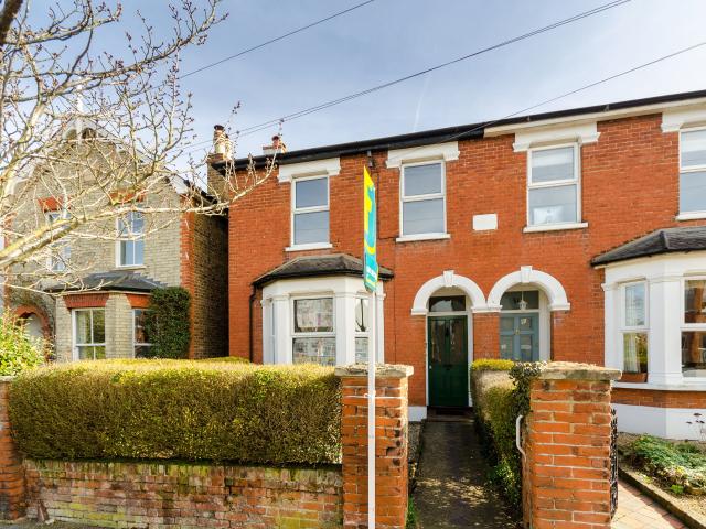 2 Bedrooms Flat for Rent in Ellerton Road | Foxtons