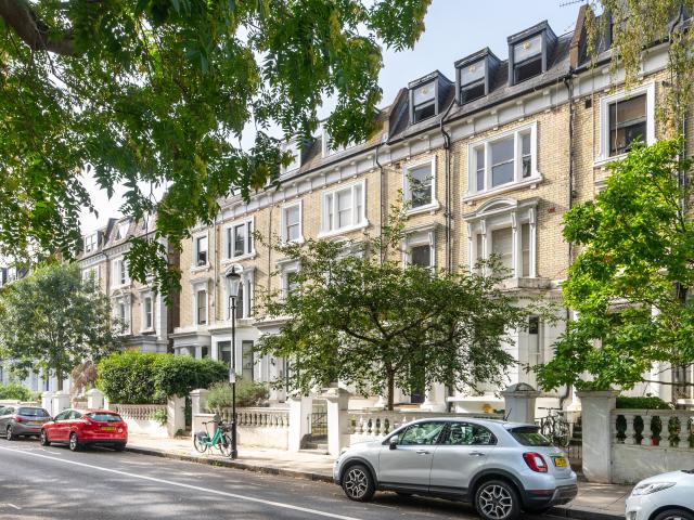 2 Bedrooms Flat for Rent in Elsham Road | Foxtons