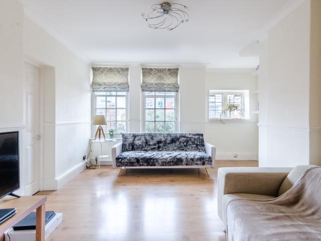 2 Bedrooms Flat for Rent in Erasmus Street | Foxtons