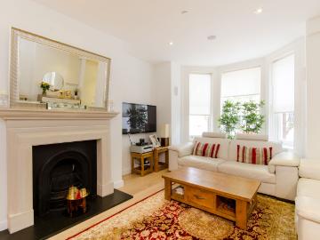 2 Bedrooms Flat for Rent in Fellows Road | Foxtons