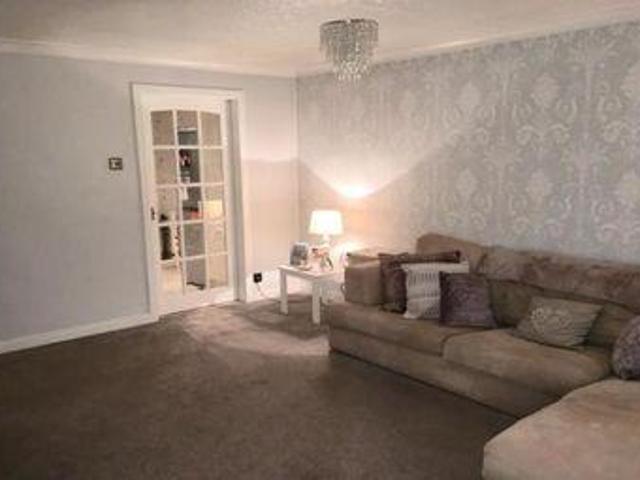 2 Bedrooms Flat for rent in Fenwickland Avenue, Ayr KA7