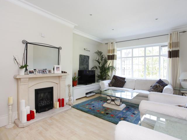 2 Bedrooms Flat for Rent in Finchley Road | Foxtons