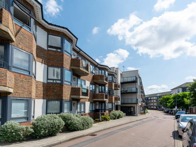 2 Bedrooms Flat for Rent in Kew Bridge Court | Foxtons