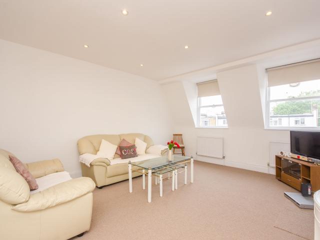 2 Bedrooms Flat for Rent in Holland Road | Foxtons