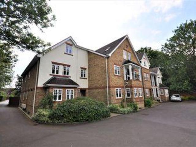 2 Bedrooms Flat for rent in Haven Court, Portsmouth Road, Esher KT10