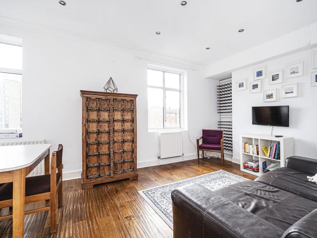 2 Bedrooms Flat for Rent in Hackney Road, E2 | Foxtons