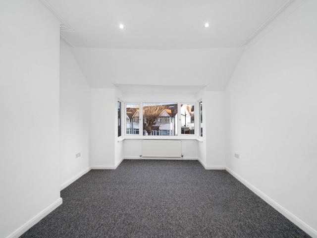 2 Bedrooms Flat for Rent in Hamilton Road | Foxtons