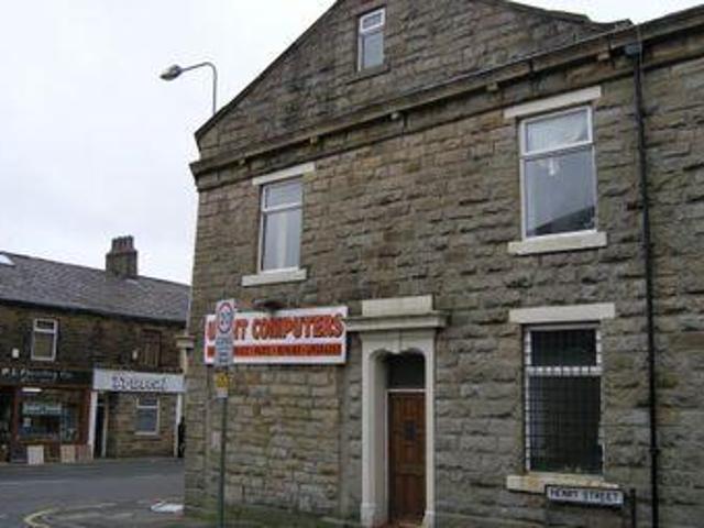 2 Bedrooms Flat for rent in Henry Street, Rishton, Blackburn BB1