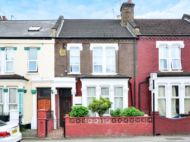 2 Bedrooms Flat for Rent in Hermitage Road | Foxtons