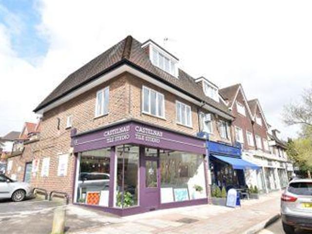 2 Bedrooms Flat for rent in High Street, Esher KT10