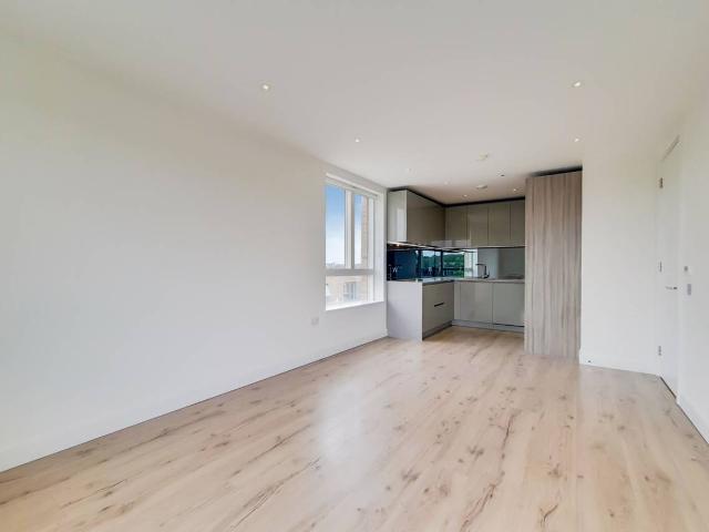 2 Bedrooms Flat for Rent in High Street | Foxtons