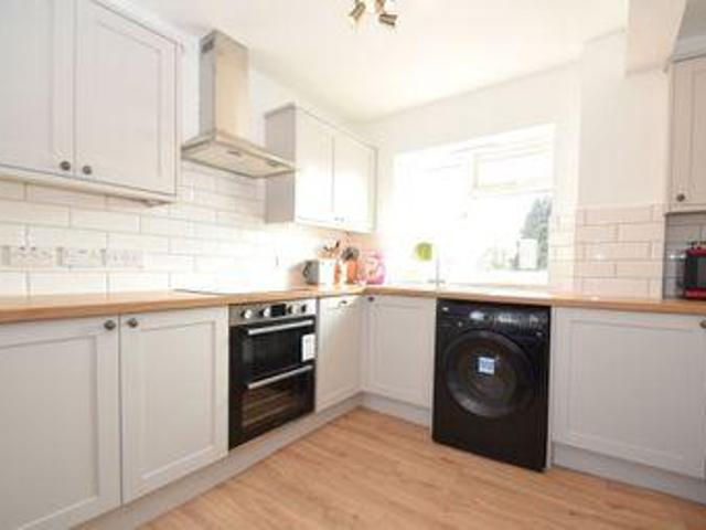 2 Bedrooms Flat for rent in High Street, Prestwood, Bucks HP16
