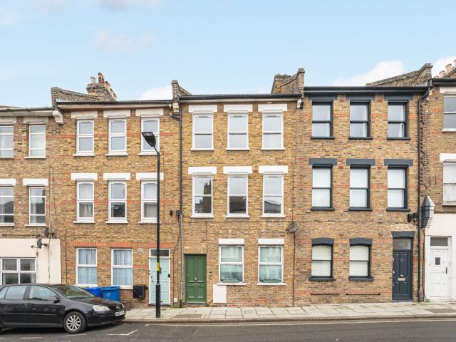 2 Bedrooms Flat for Rent in Ivanhoe Road | Foxtons