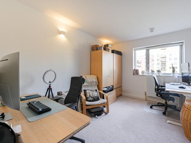 2 Bedrooms Flat for Rent in John Harrison Way | Foxtons