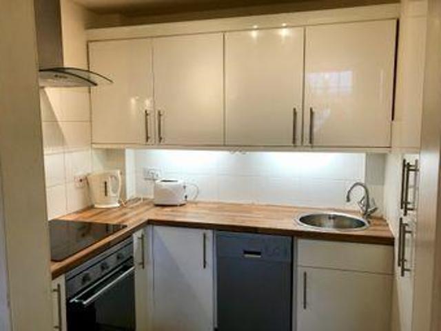 2 Bedrooms Flat for rent in Juniper Lee, Juniper Green, Edinburgh EH14