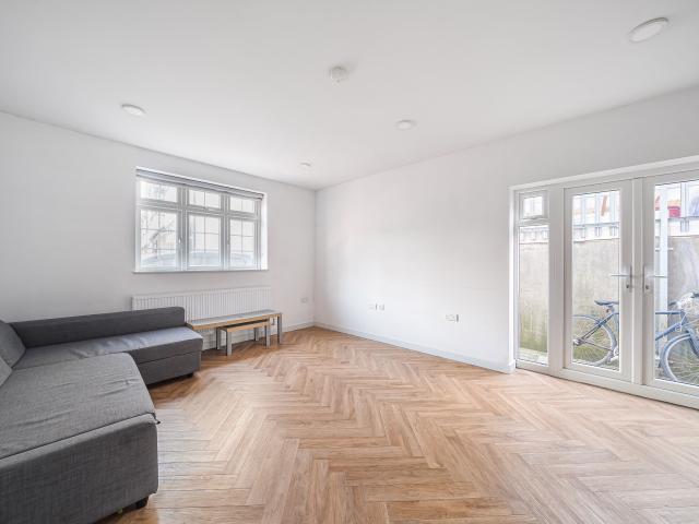 2 Bedrooms Flat for Rent in Langdale Avenue | Foxtons