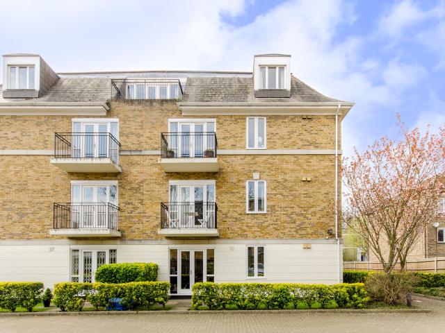 2 Bedrooms Flat for Rent in Lansdowne Road | Foxtons