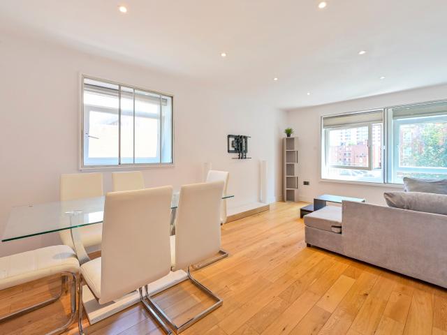 2 Bedrooms Flat for Rent in Morden Road | Foxtons
