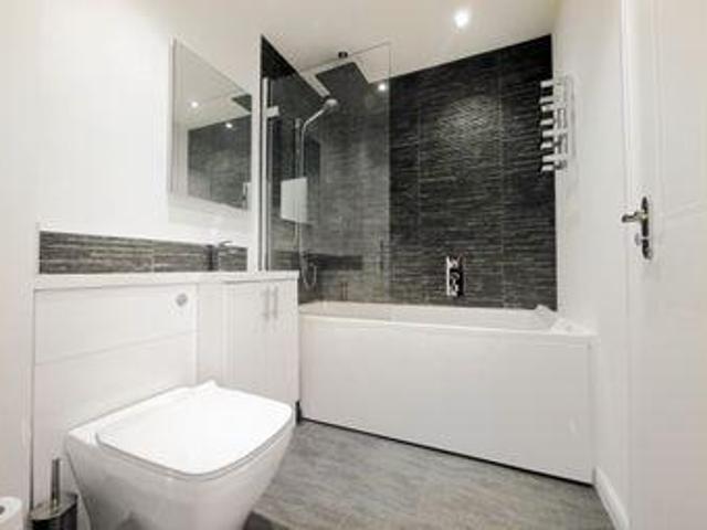 2 Bedrooms Flat for rent in Morton Close, Uxbridge UB8