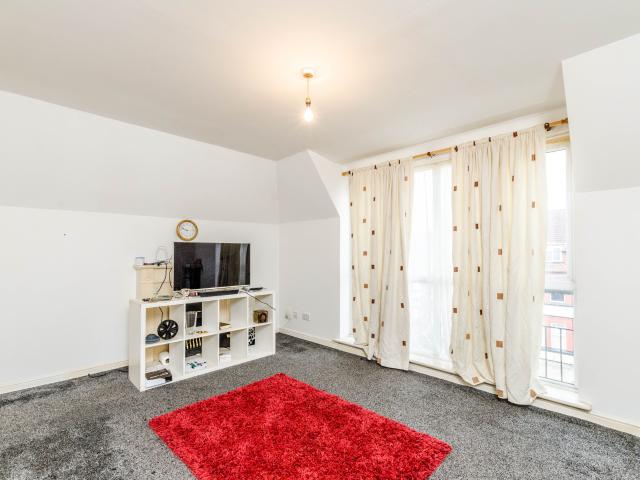2 Bedrooms Flat for Rent in Manorgate Road | Foxtons