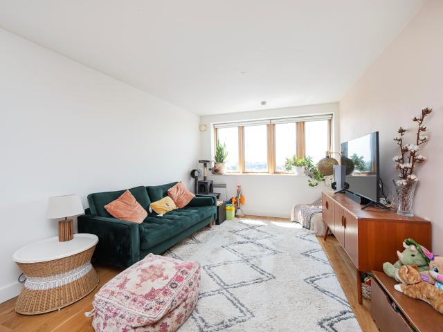 2 Bedrooms Flat for Rent in Meath Crescent | Foxtons