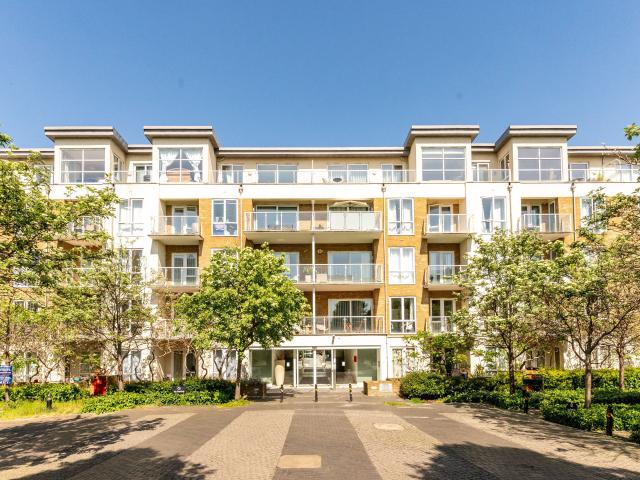 2 Bedrooms Flat for Rent in Melliss Avenue | Foxtons