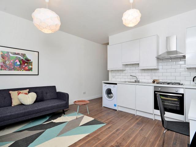 1 Bedroom Flat for Rent in Nevill Road | Foxtons