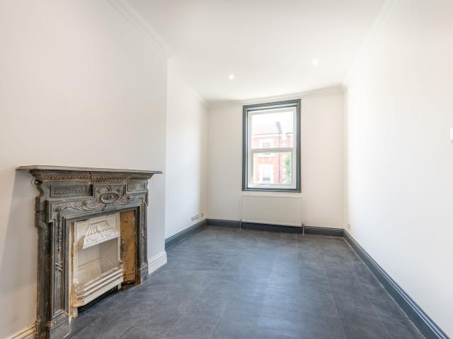 2 Bedrooms Flat for Rent in Salusbury Road | Foxtons