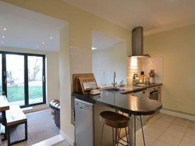 2 Bedrooms Flat for rent in Sandpit Road, Downham, Bromley BR1