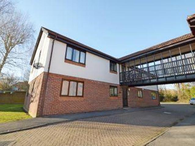 2 Bedrooms Flat for rent in Sandringham Road, Petersfield GU32