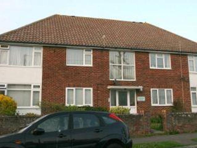 2 Bedrooms Flat for rent in Selborne Road, Littlehampton BN17