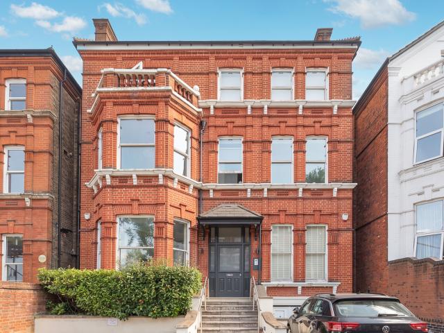 2 Bedrooms Flat for Rent in Shoot Up Hill | Foxtons