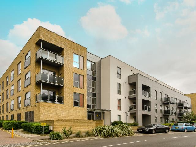 2 Bedrooms Flat for Rent in St Georges Grove | Foxtons