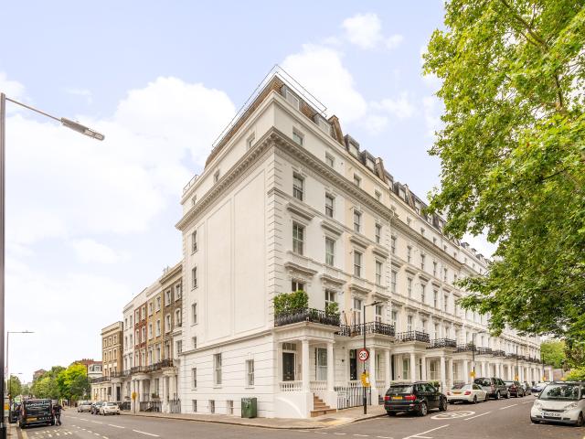 2 Bedrooms Flat for Rent in St Stephens Gardens | Foxtons