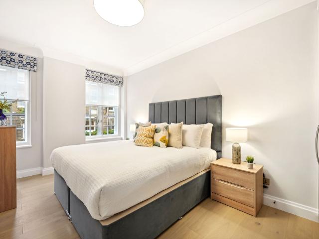 2 Bedrooms Flat for Rent in Stafford Court | Foxtons