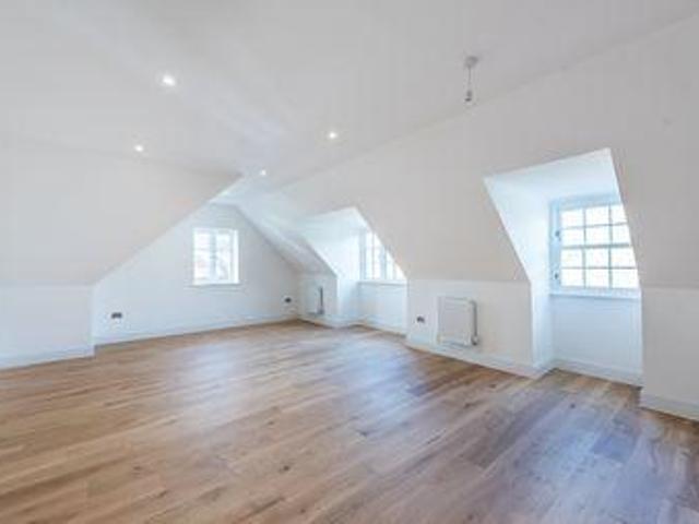 2 Bedrooms Flat for rent in Station Approach, Great Missenden HP16