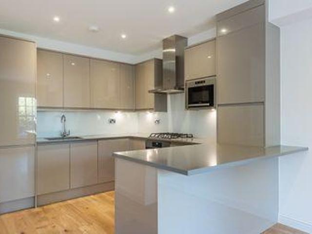 2 Bedrooms Flat for rent in Station Approach, Great Missenden HP16