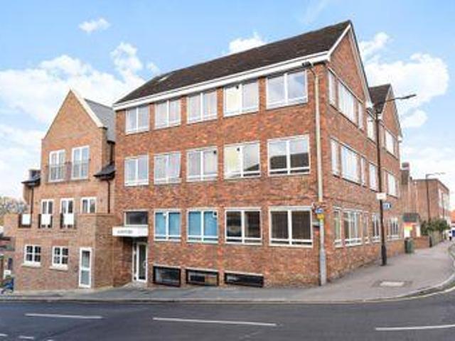 2 Bedrooms Flat for rent in Station Road, Chesham HP5