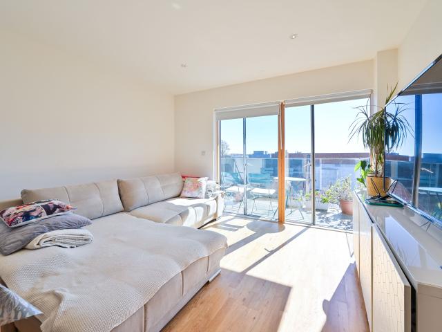 2 Bedrooms Flat for Rent in Streatham High Road | Foxtons